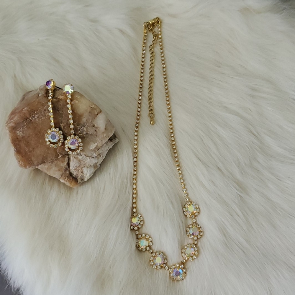 Necklace and earings set